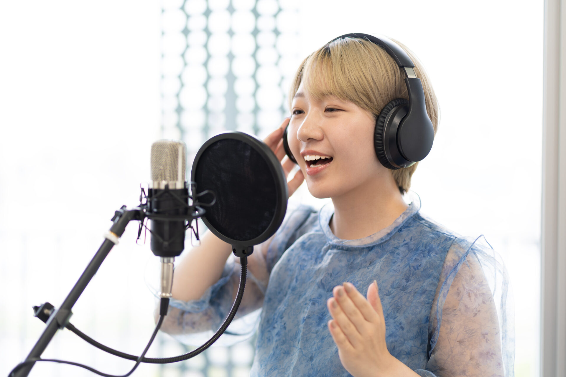 声優の専門学校はどんなところ？カリキュラムや養成所との違いを解説